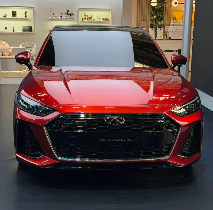 奇瑞全新轿车艾瑞泽S在2026北京车展亮相，前脸设计与奥迪A5L高度相似——六边