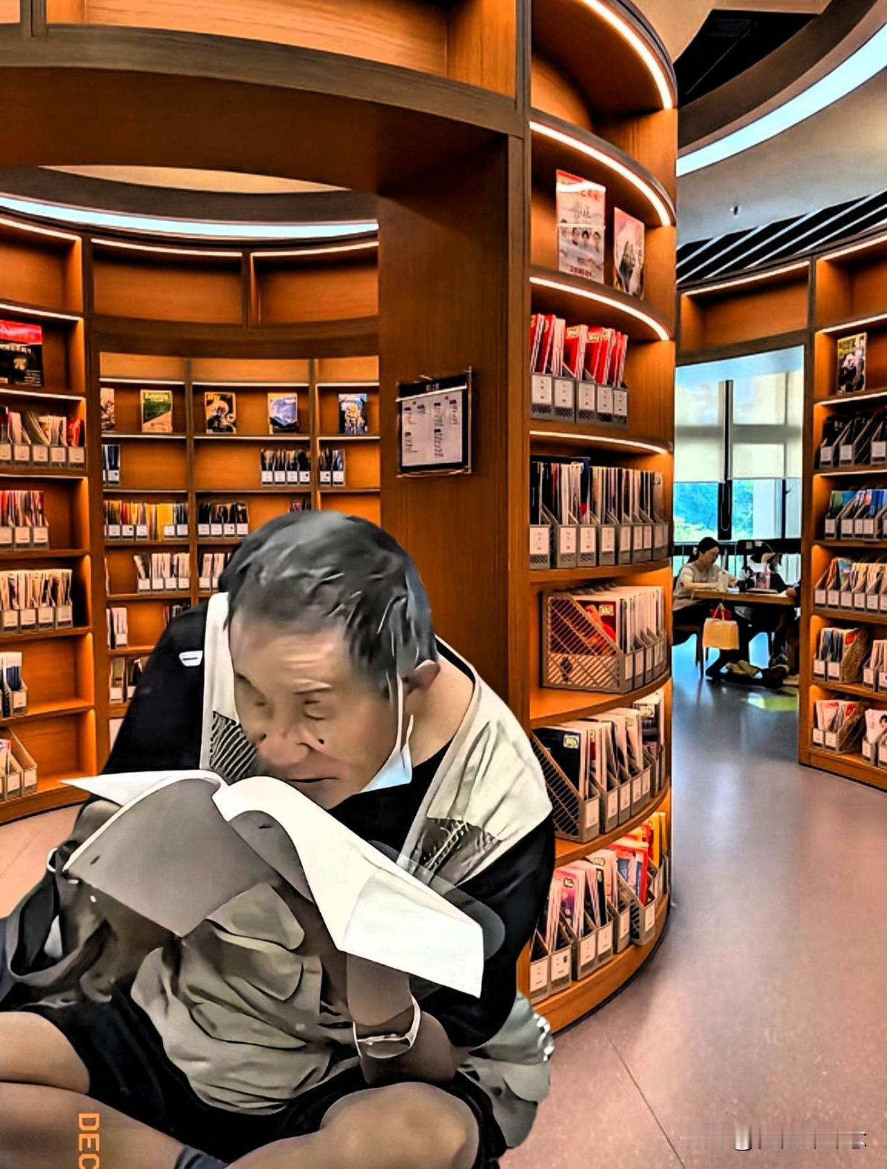 这投诉的人怕不是脑子进水了吧！上海一书店惊现离谱投诉！六旬老人天天背帆