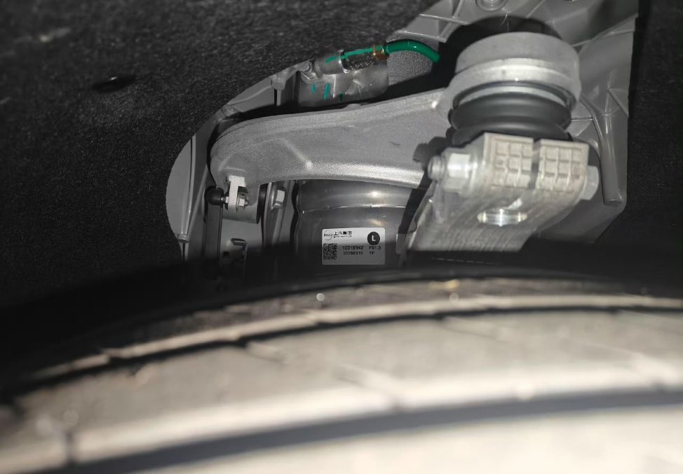 尚界Z7底盘图源尚界Z7双子星小定已经突破6万台了，这台轿跑/猎装看底盘就非常值