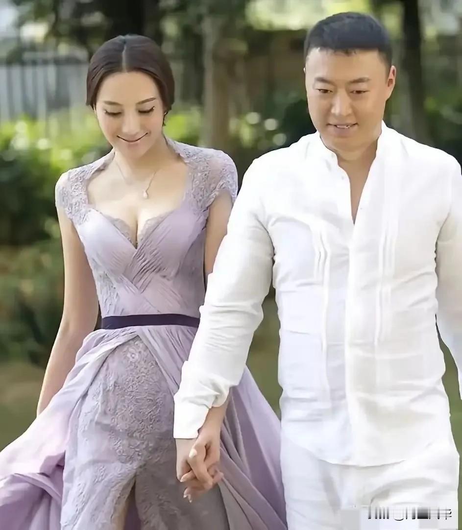国乒女队主教练马琳也是事业爱情双丰收，前妻是北电毕业的张宁益，两人2004年领证