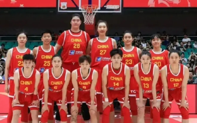 我心目中的中国女篮亚洲杯12人阵容中锋：韩旭，张子宇此二人毫无悬念，李月