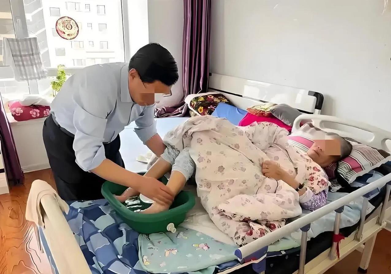 上海，男子伺候瘫痪母亲5年，母亲去世后，按协议他一人继承母亲的房子，不料，房子要