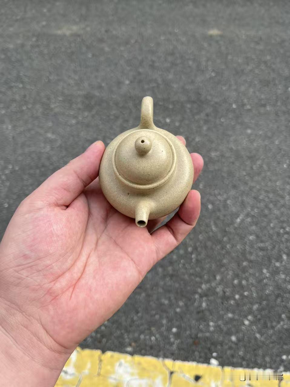 我退掉的那把好壶，就是栽在这五句“鉴壶口诀”上前两天有个壶友发图问我：“这壶能