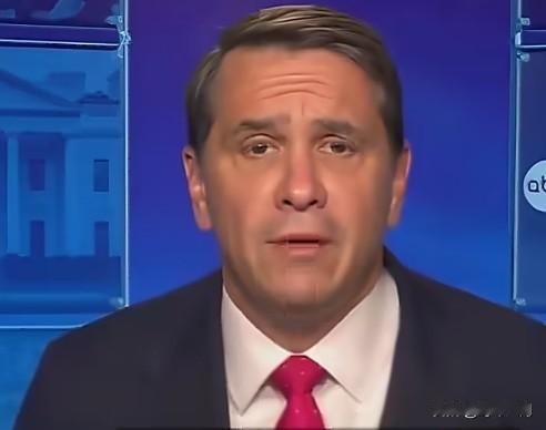 🔻主持人问：“特朗普也正在起诉，寻求从美国司法部获取2.3亿美元资金。我只