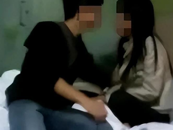 上午退房，下午就去高铁站接老公？“衣服都没换利索，转身就当贤妻！”这换谁受得
