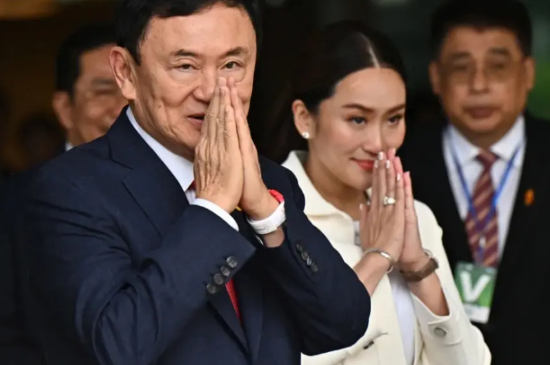 突发消息！泰国方面强调要继续打柬埔寨，被暂停总理职务的佩通坦此前表示目前没有谈判