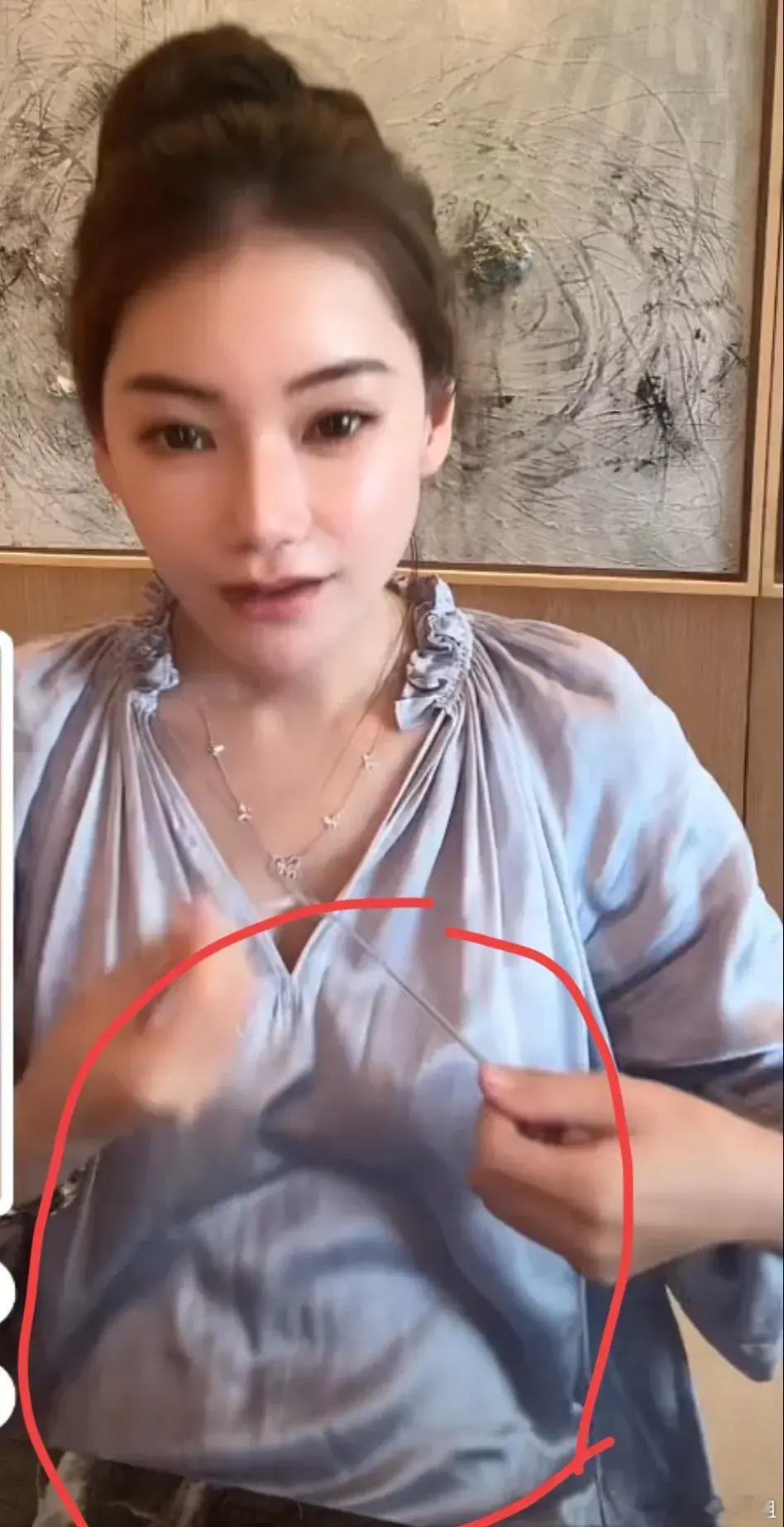马筱梅直播无意间露出孕肚，网友：这肚子起码有四个月！​​​