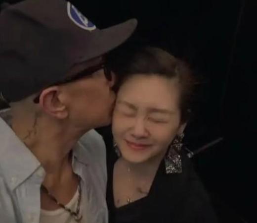 大S女儿玥玥她从小生活在徐家人中间，跟她们关系好太正常了。 只是她点赞大S和