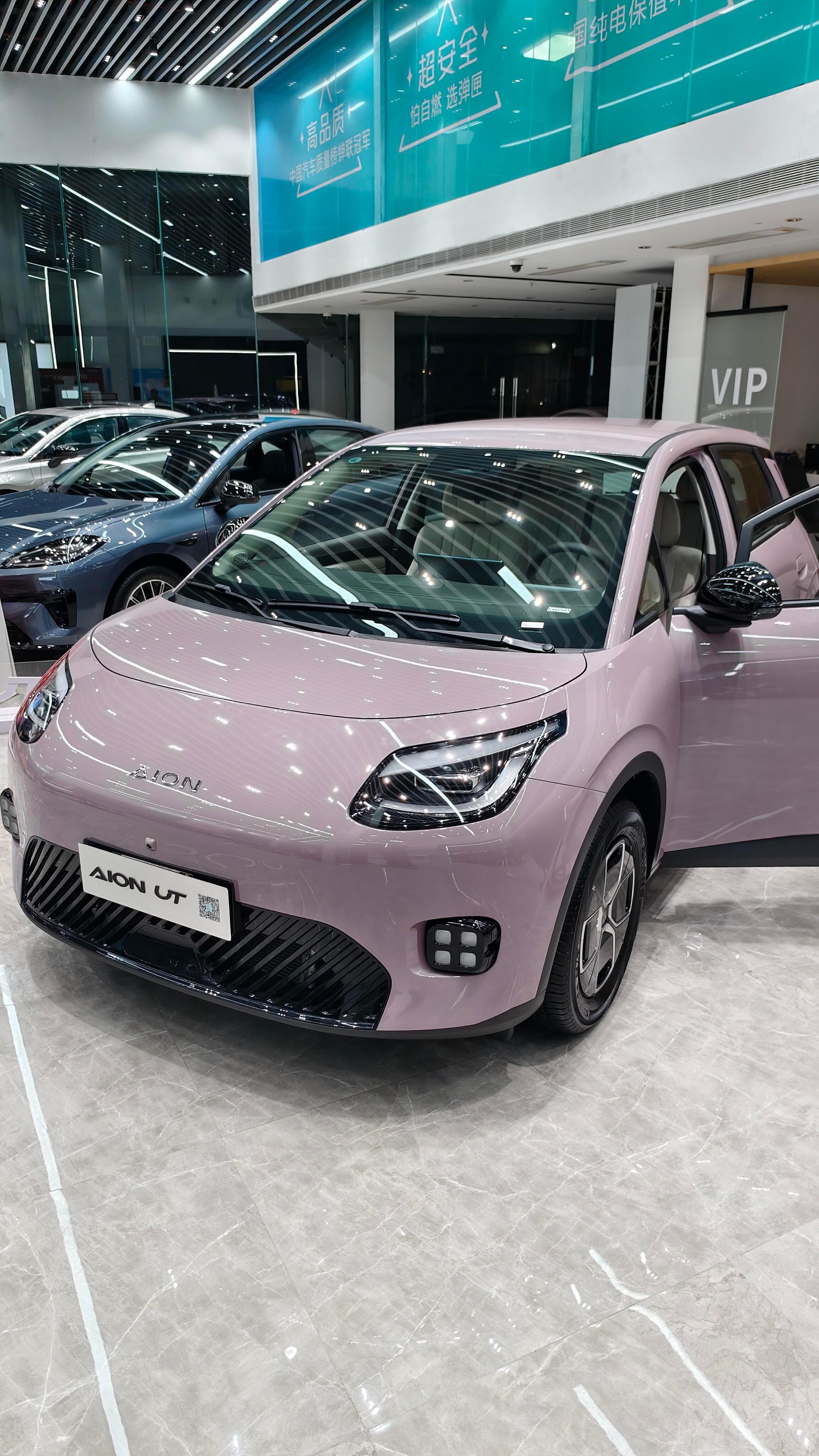 几万块的电车也能换电了？UTsuper这招不错，据说换电就三分钟，跟加油一样快