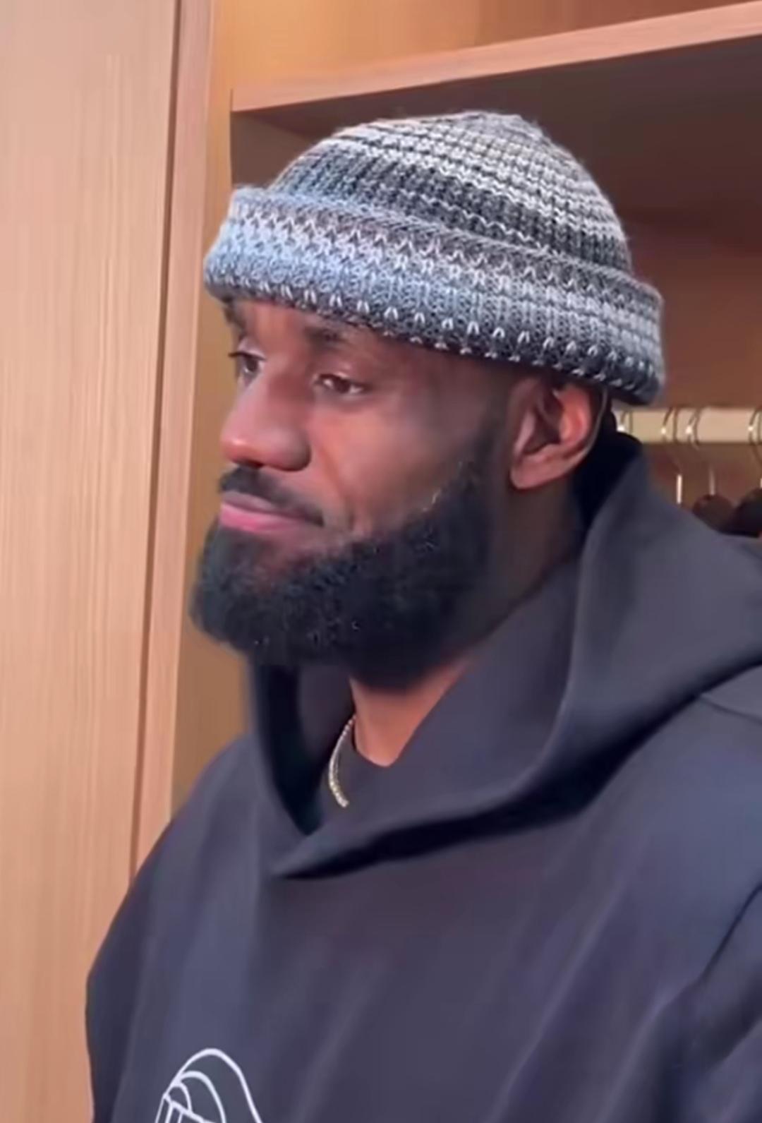 200万票砸过来，詹姆斯又锁死西部票王。第22次全明星？他点头，但手指向更衣