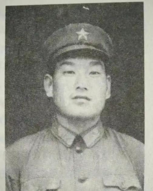 2013年，原工兵一团政治处的宣传干事韩维民，去麻栗坡烈士陵园给战友王悦发扫墓，