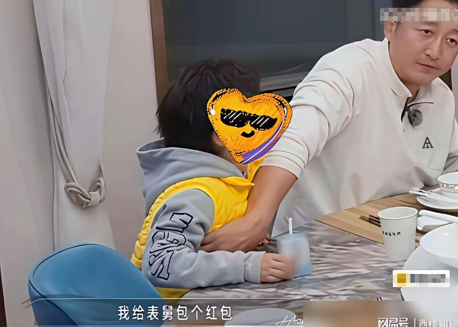 真正高情商是接住孩子的认真，姐姐当家2的饭桌上，邹市明的小儿子拿出800块钱递给