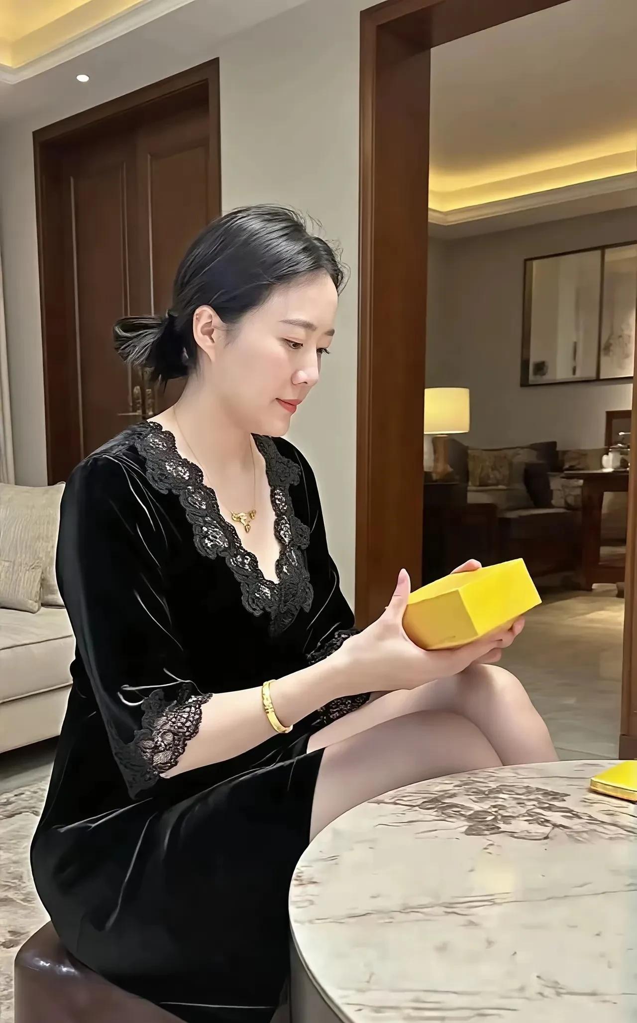 婚姻就像下注，赌对了，幸福一辈子，赌错了，痛苦一辈子，尝尽世间苦难。婚姻中，有