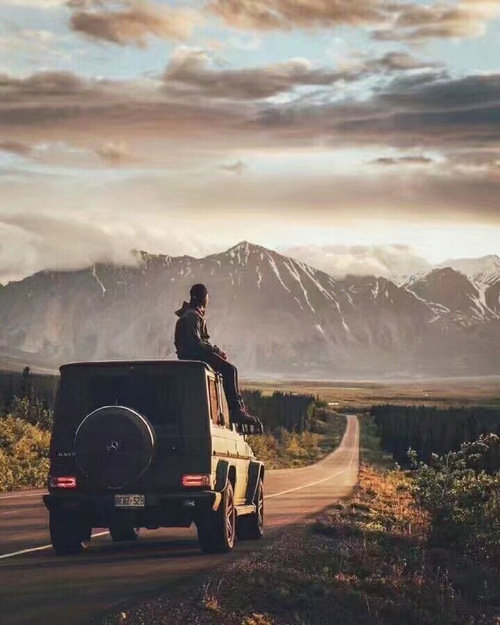 人，只有不再需要去做任何的事，通过任何身外之物和标签，来向自己以及向别人证明自己