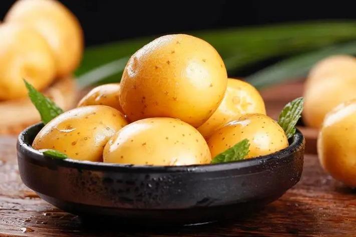 花生是高血脂的“诱发剂”？警惕：想要血管健康，4种蔬菜要少吃花生在中国人的餐