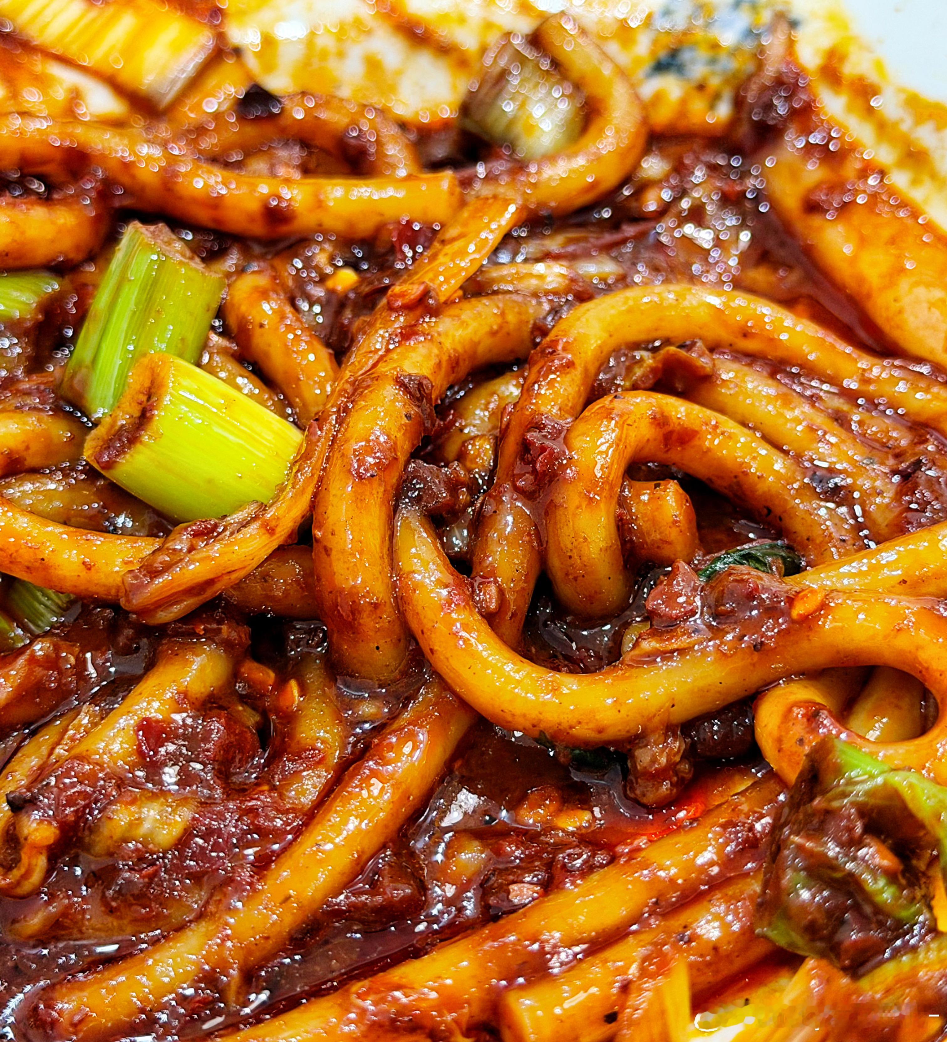 吃饭，新疆炒米粉➕牛肉烧饼。​​​