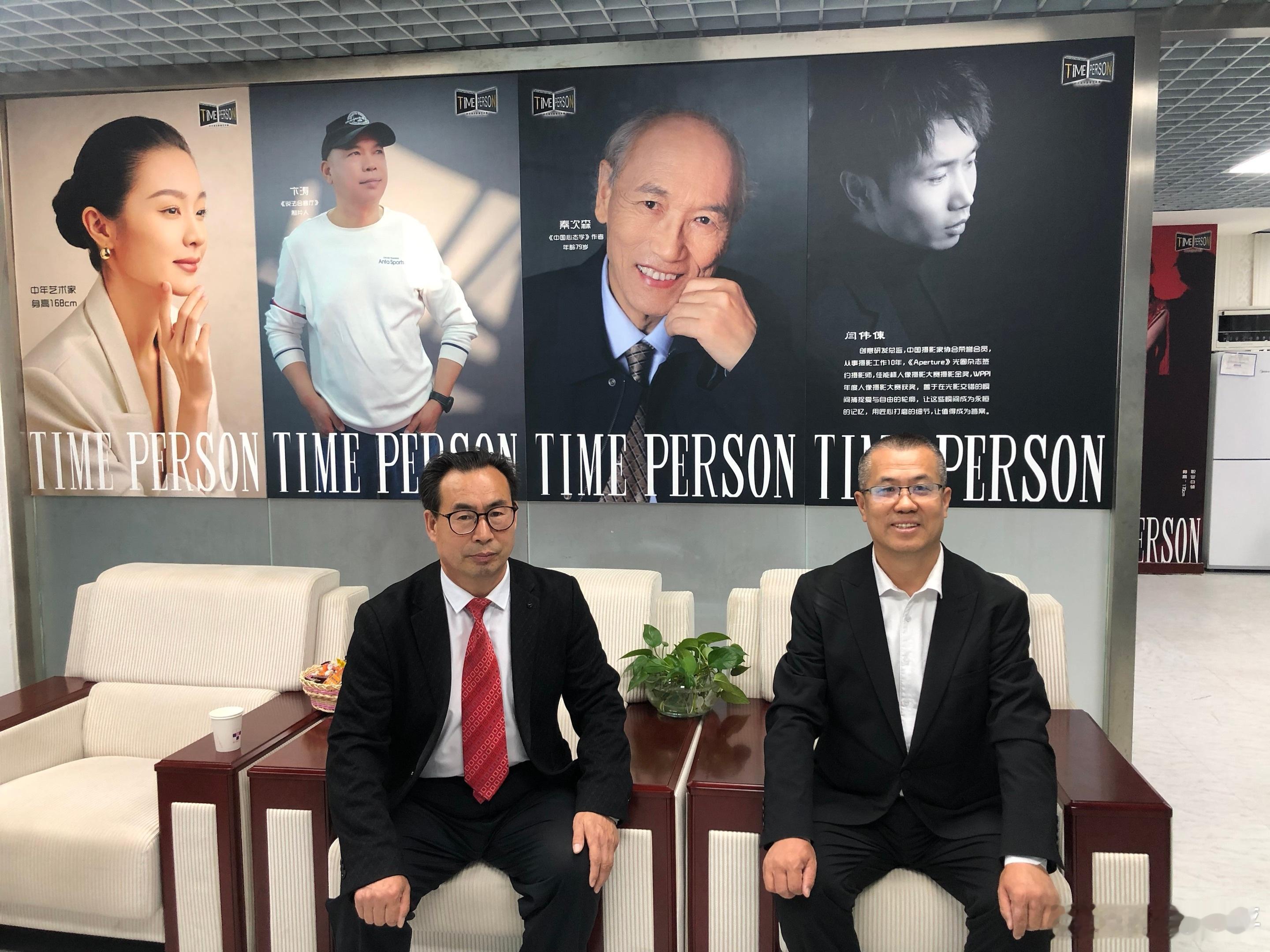 【给当事人翻案十多起，李向安：迟来的公平正义，非真正的公平正义】最近以作家的身份