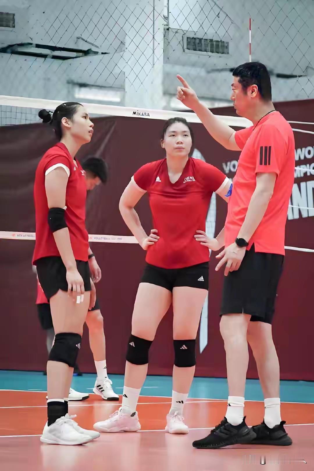 亚运会中国女排能复仇泰国吗？亚运会碰巧的是中国队和泰国队都在下半区，这样半决赛