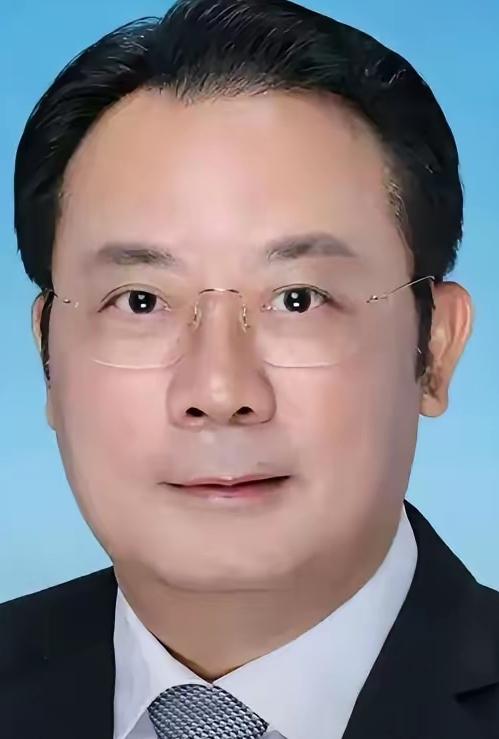 5月31日，反腐消息又见厅官落马。1963年出生的唐宁，这位拥有法学背景的厅级