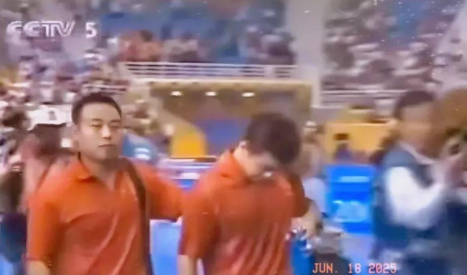 04年雅典奥运会王皓遗憾丢金输球后的他失魂落魄像做错事的孩子手足无措采访全