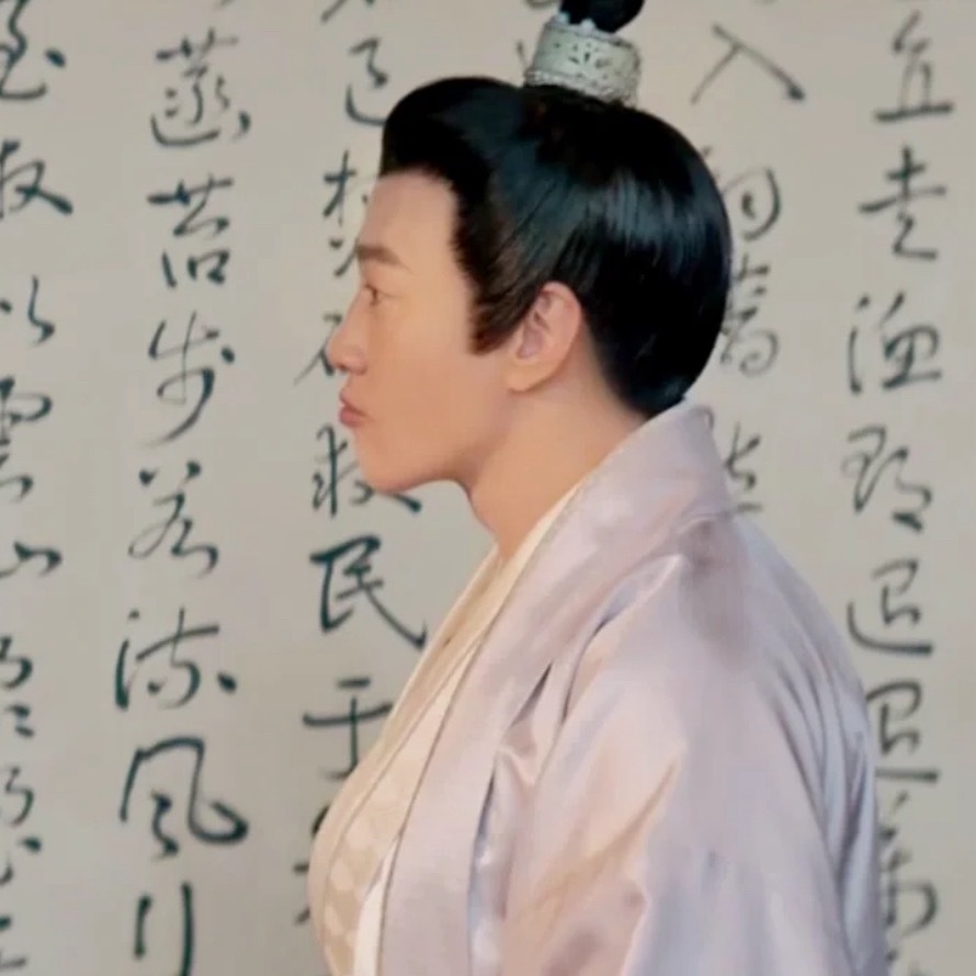 折腰里何润东这身材….来真的吗，可真是个小男女孩呀！​​​