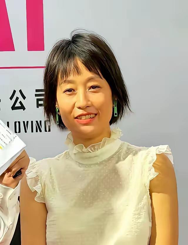 第一次看她演的是紫薇，难过了好久，实在不是我心目中紫薇的样子，之后没再看过她演的