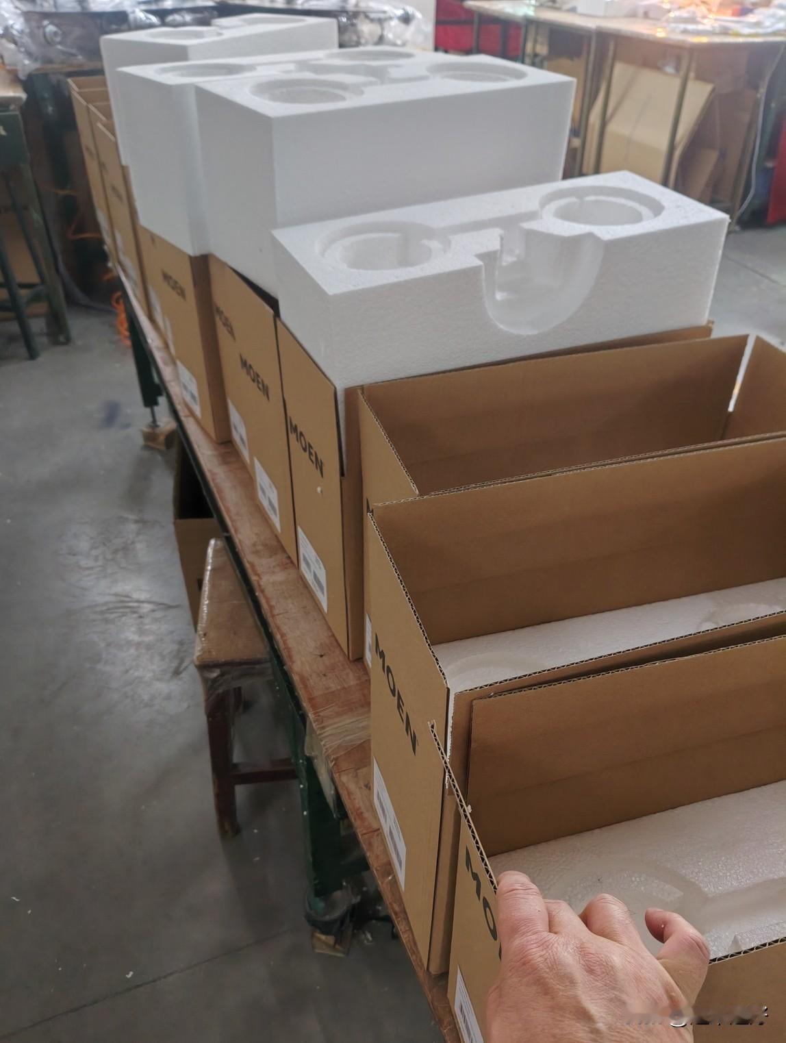 台湾省的老板有多坏？我们工厂是一家从事专业灯饰生产的、有着三十五