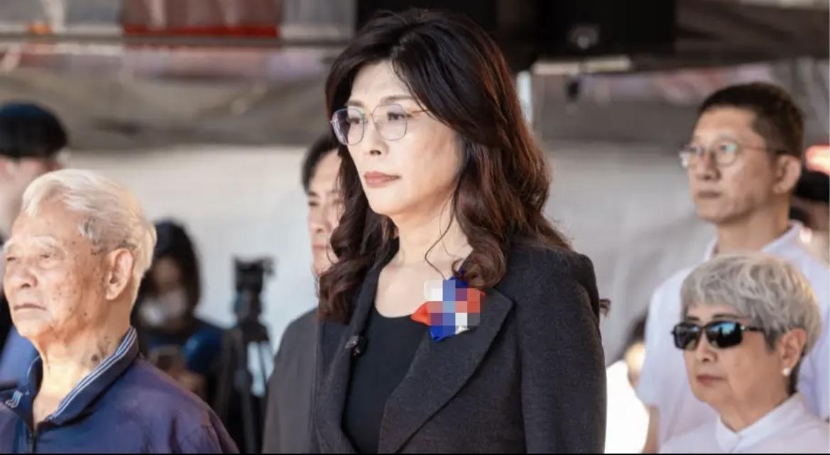 沈富雄逼郑丽文辞职，实则帮民进党拆台？沈富雄这波逼宫，看着是为国民党着想，实则藏