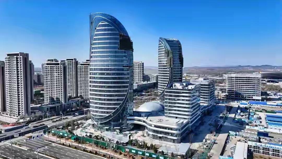 房地产的属性是什么?《求是》指出房地产带有显著金融资产属性，这一点没错，房地产