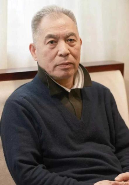 大作家梁晓声有个秘密深藏多年：那是他的“小姨”，二十出头怀了身孕，却宁肯丢掉公职