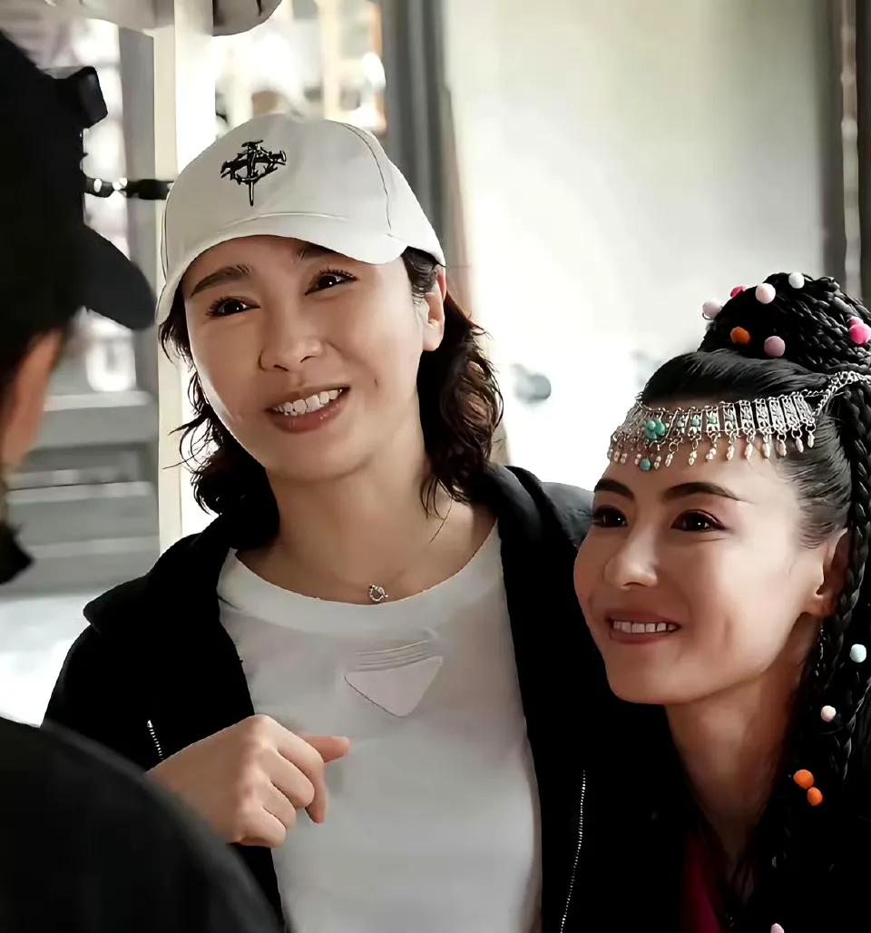 对比张柏芝，才发现黎姿长的这么漂亮有气质。实话实说，其实对黎姿的长相一直没太