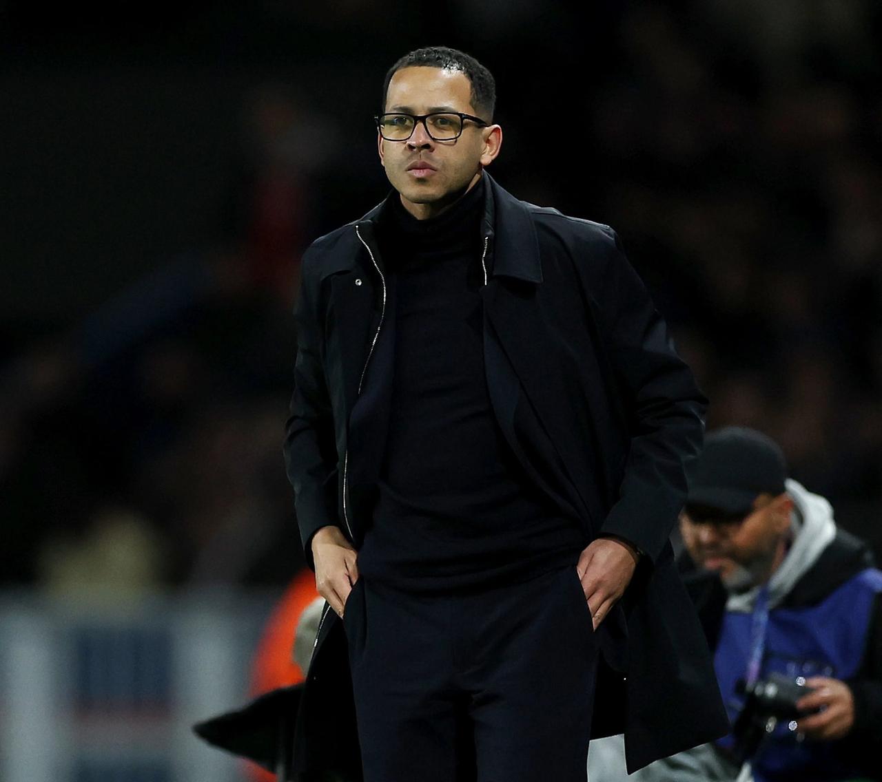 【没人鸟他】罗塞尼尔下课后，切尔西球员集体沉默，无人发文告别，这一幕与此前马雷斯