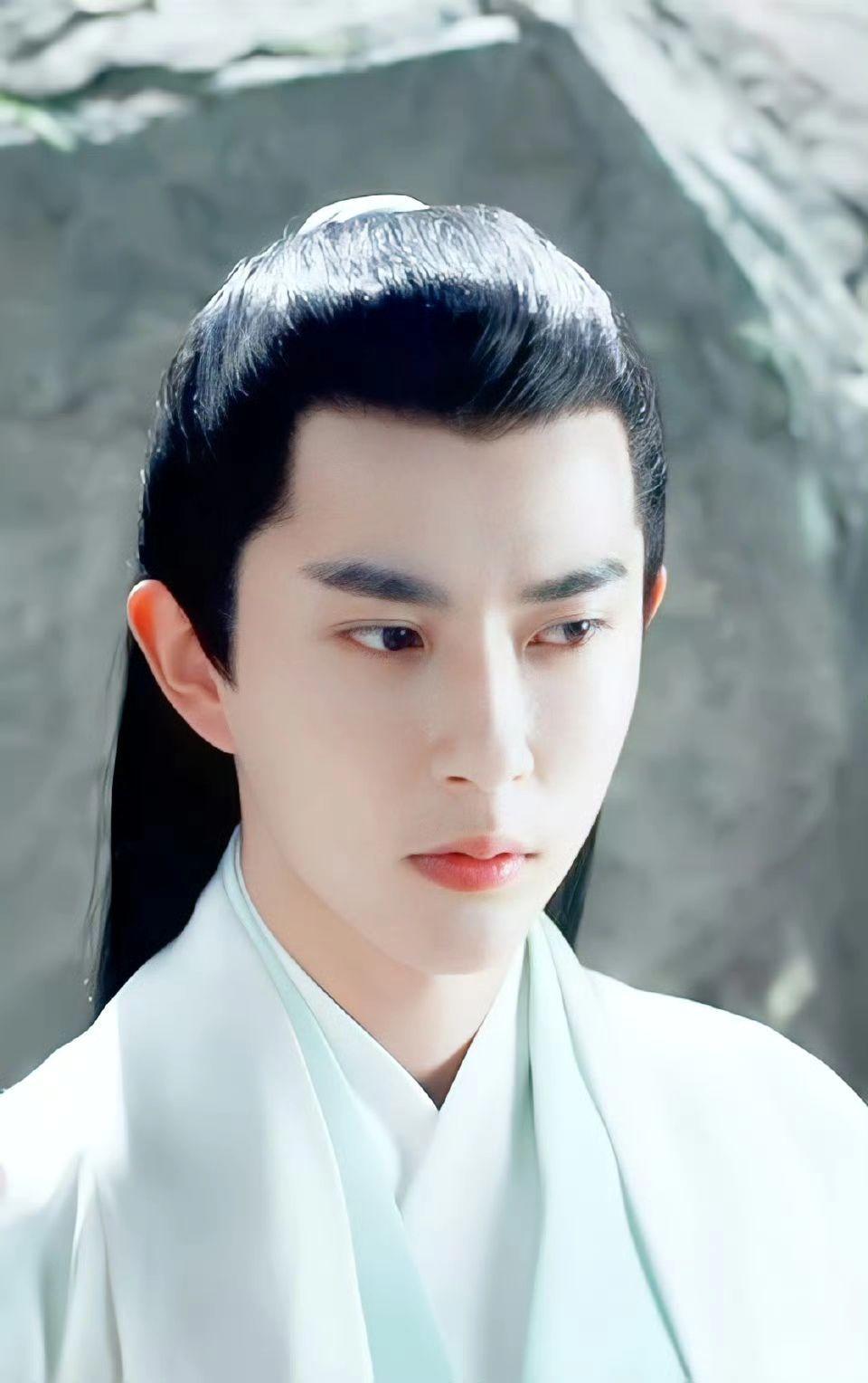 此恨悠悠，绵绵无绝。从今往后，世间再无世海八荒第一美男白真上神了。白仙渡劫人