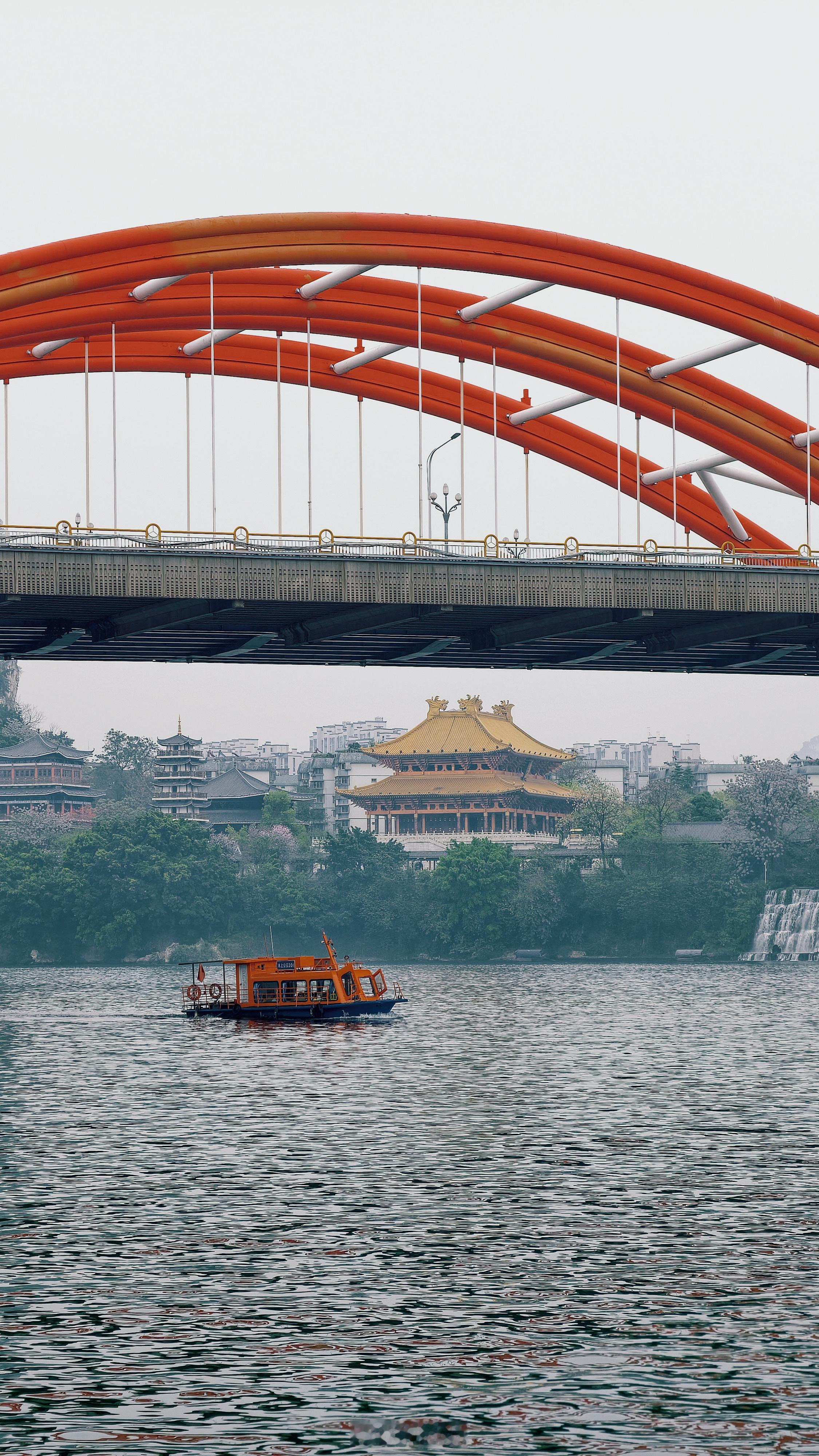 柳州旅游翻翻手机还有一组柳州的照片没发，留在柳州的最后一点时间，在柳江边和柳侯