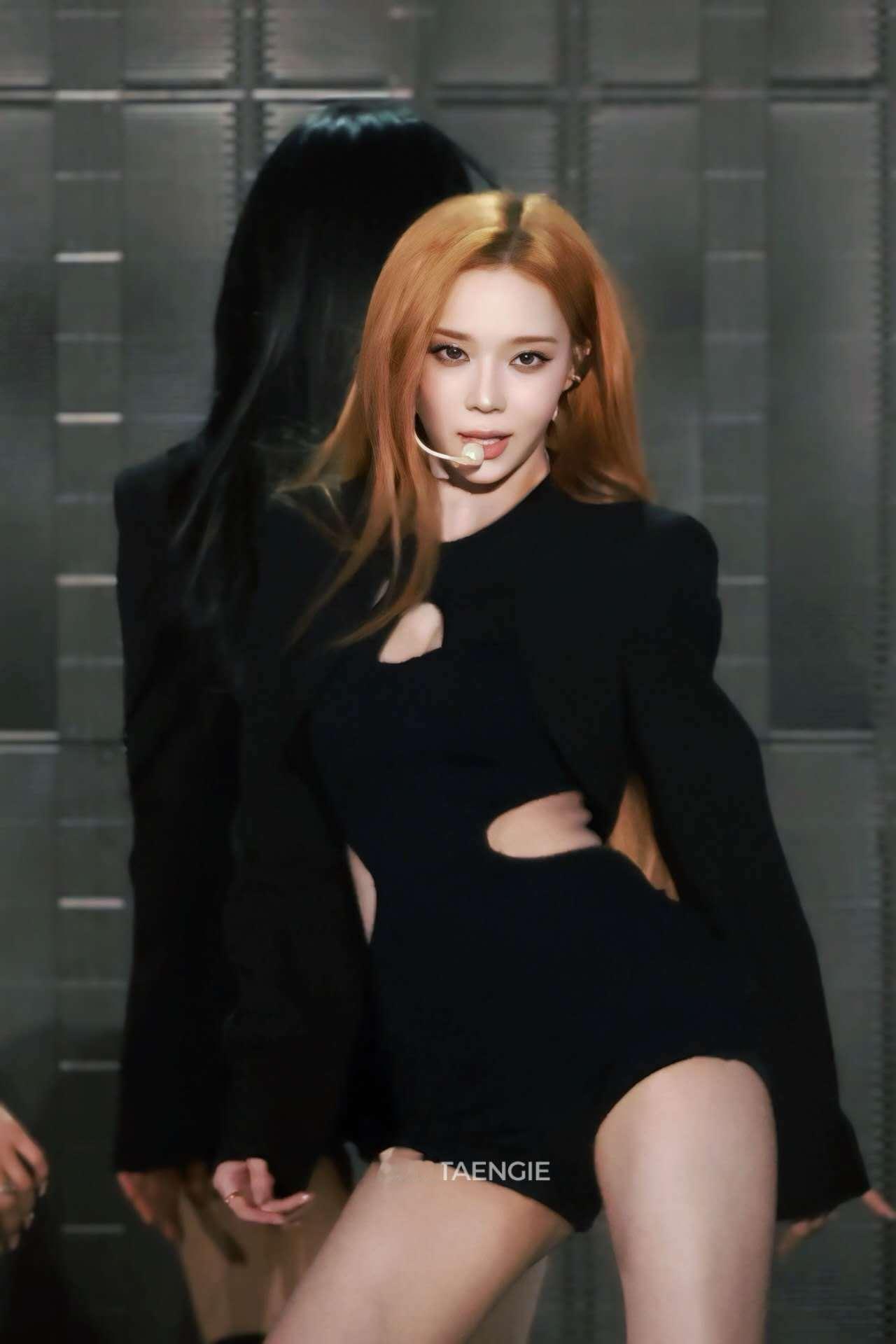 omg好反差。。。