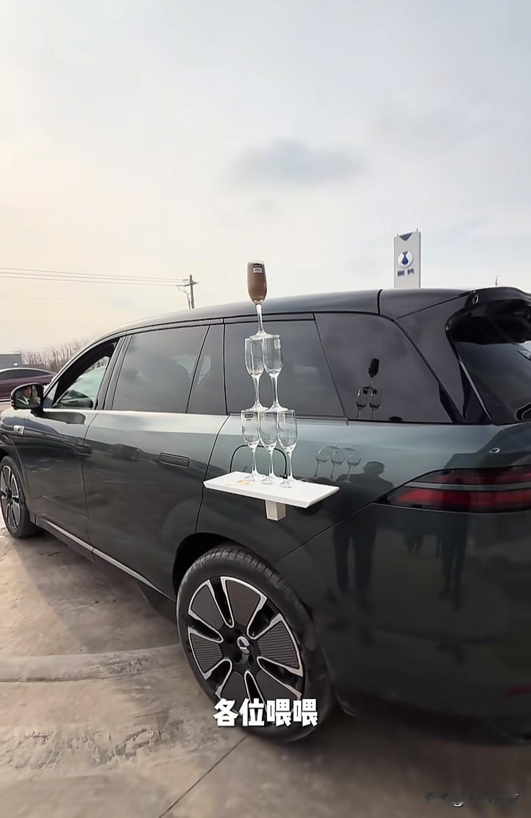 易三方只有腾势与其它，腾势的易三方稳如老狗，杯子堆了一层又一层。不管是易三方，还