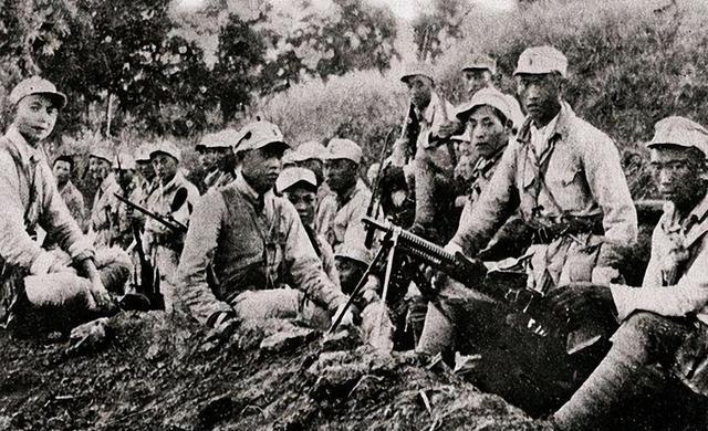 1933年，一支游击队与数千名鬼子遭遇，一番激战后，子弹严重不足，总指挥满脸愁容