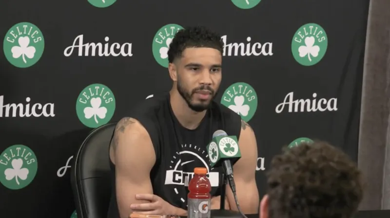 赛后凯尔特人球员杰森-塔图姆接受了记者采访，塔图姆表示：““我当时真的特别紧张。