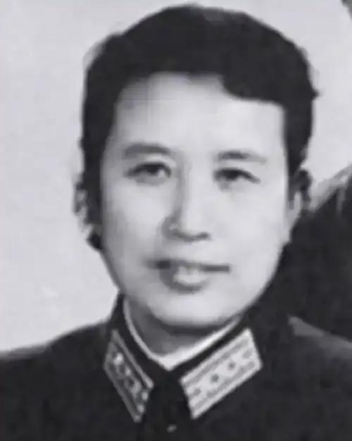 15岁富家女逃婚去延安，死活不当官太太，却在1978年的德国波恩，哭得几近昏厥打