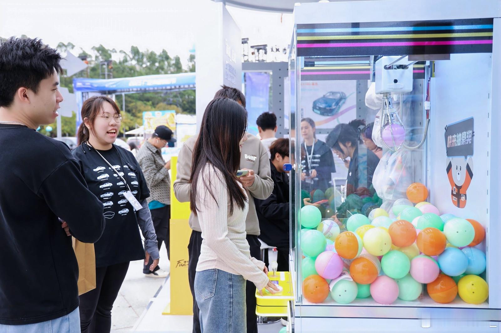 广州这场潮玩活动后劲太足了后悔没冲现场的痛谁懂！潮改车个个帅到犯规，限定市集藏