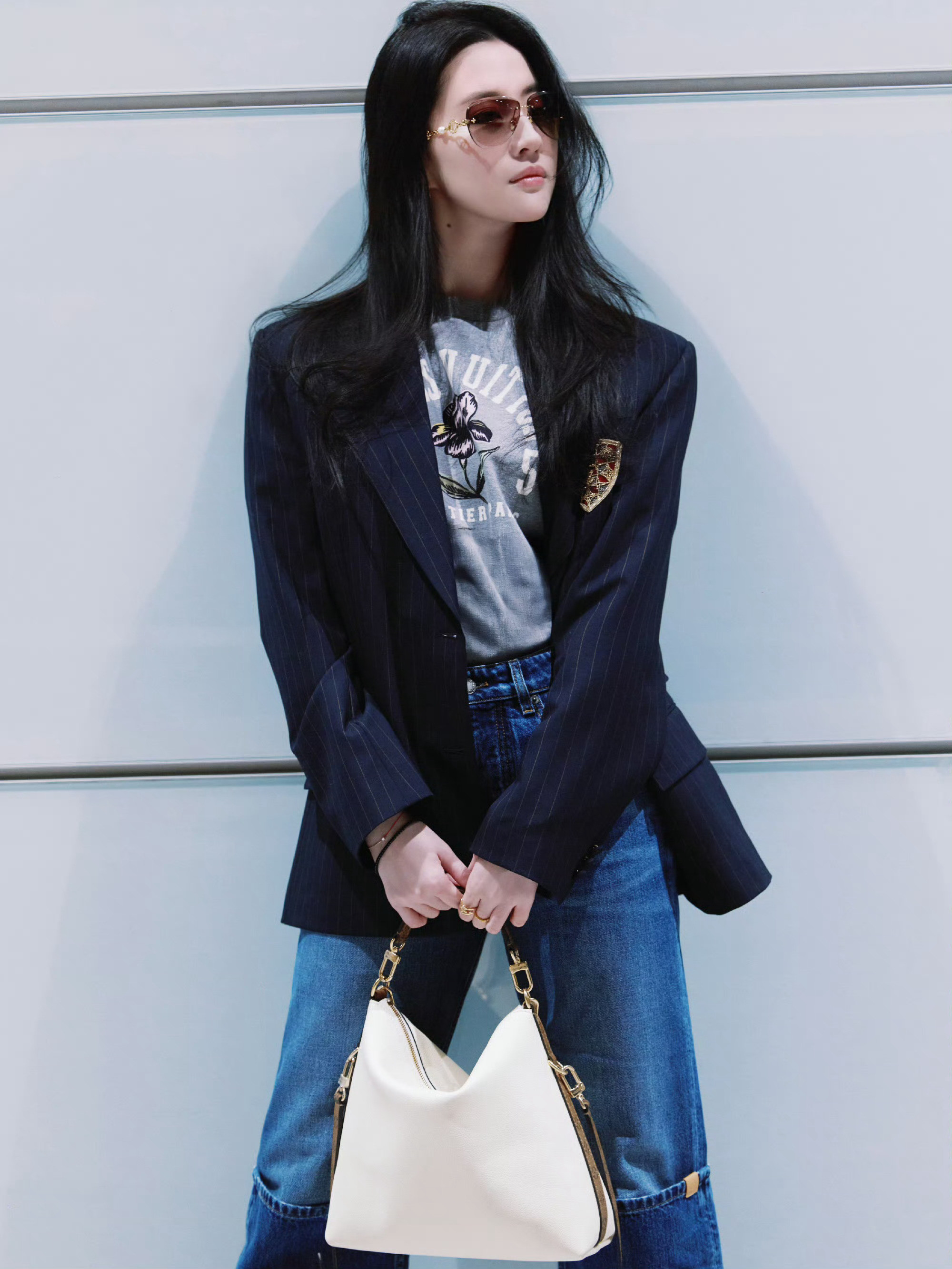 代言人刘亦菲启程巴黎时装周LV2026秋冬大秀巴黎时装周