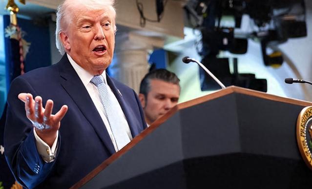 特朗普在白宫彻底气疯了，当着全世界媒体的面，狂骂自己的盟友全装看不见、啥活也不干