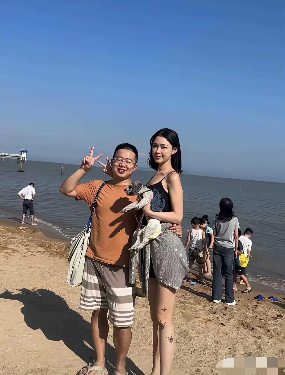 男的啥实力，女朋友这么漂亮。