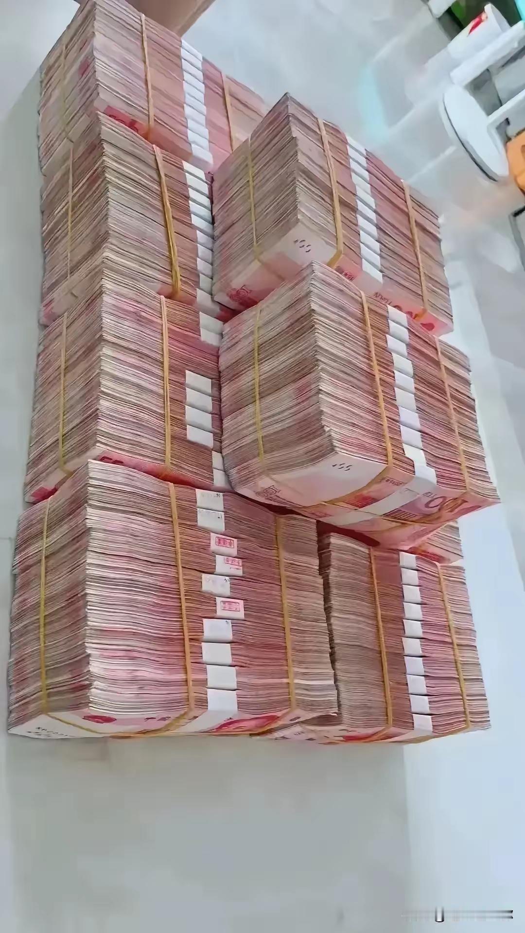家里有100万存款，算有钱人吗？答案可能颠覆你的认知！2025年央行数据一出来，
