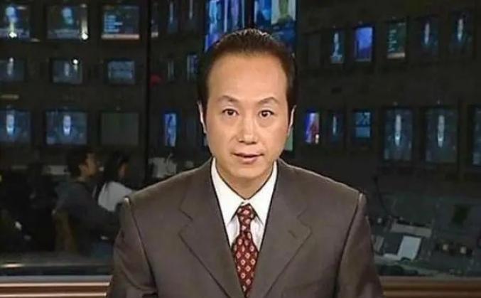 央视著名主持人罗京，去世多年后，母亲患上老年痴呆。妻子带着儿子改嫁了一位富商，可
