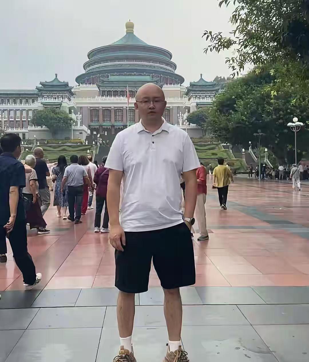 江苏千万富豪季晨阳去世，妻子很漂亮，儿女双全，刚买了新车网友评论：这个世界