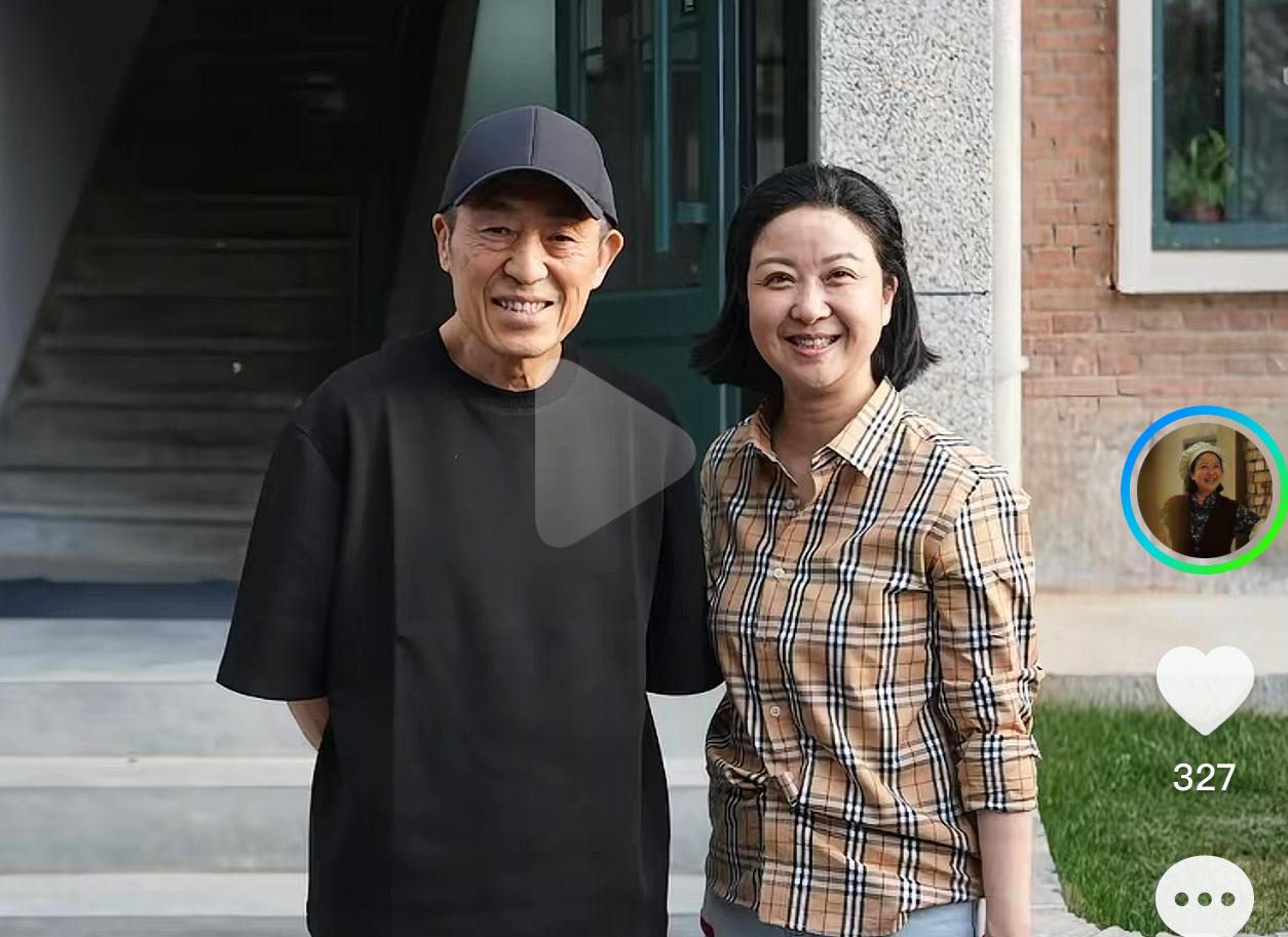 《主角》监制张艺谋与剧中“揉面胖嫂”任小蕾合影曝光，很多人说张艺谋在《主角》里只