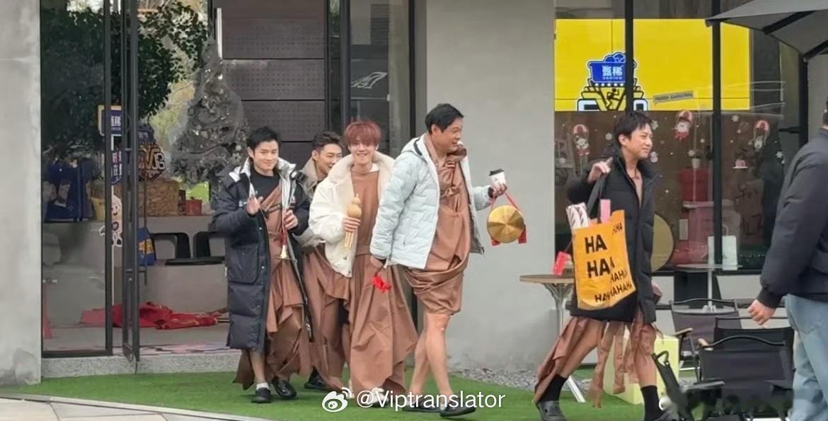 关晓彤鹿晗就是分手了。但是两个人也不官宣。可能觉得官宣没必要，也可能觉得不官宣