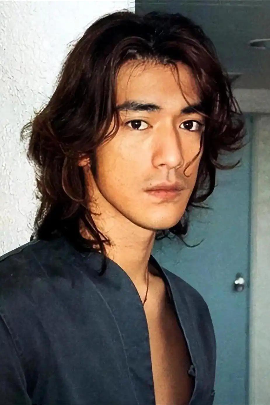 金城武隐居乡下种田7年，陈可辛约他吃饭次次被拒。很多人笑他傻，他却用半辈子证明：