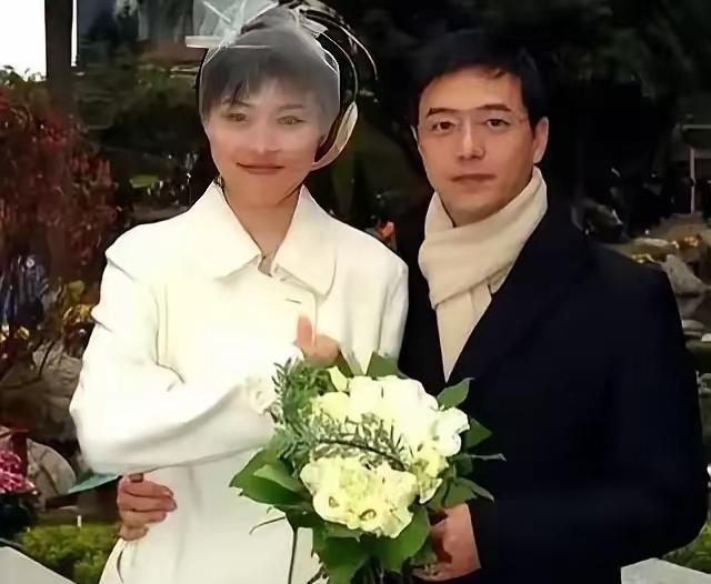 明眼人早看出来了，张廷离婚，早就有迹象。张廷当年结婚就有过犹豫。她老公